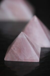 puramiid-roosa-kvarts-klaarsus (2)