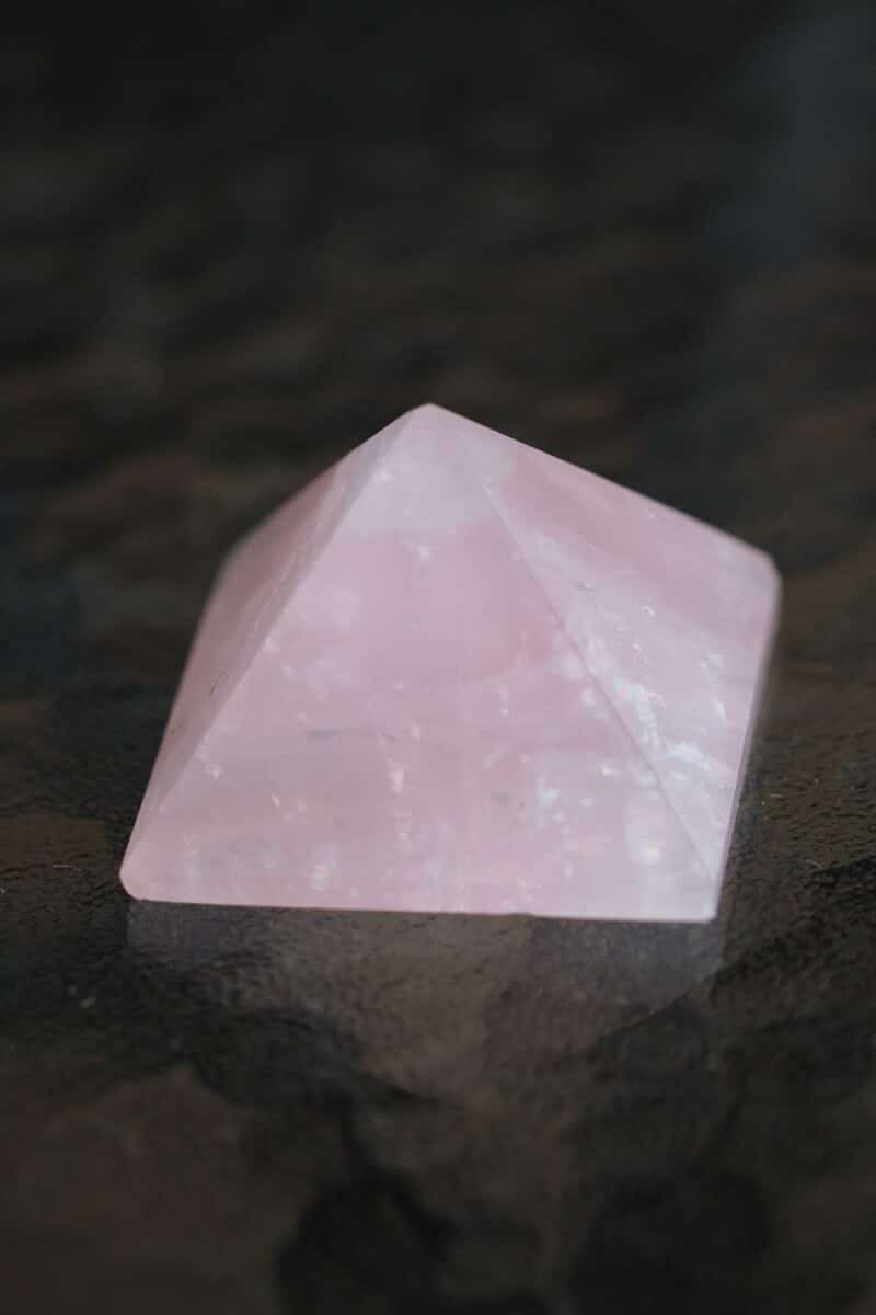 puramiid-roosa-kvarts-klaarsus-3