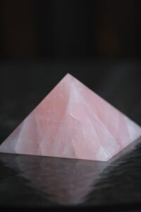 puramiid-roosa-kvarts-klaarsus (6)