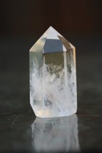poleeritud-tipp-maekristall-klaarsus (1)